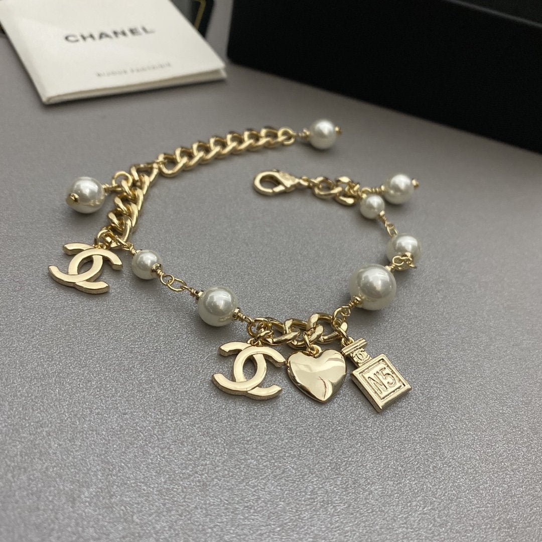 CHANEL Fashion Graphic Pearl Bracelet
