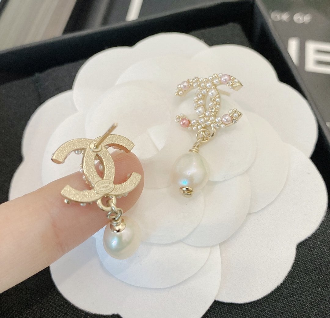 CHANEL Fashion Pearl Pendant Earrings