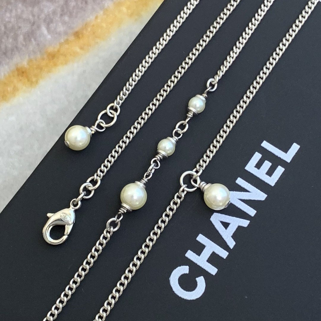 CHANEL  Bow Pearl Crystal Necklace
