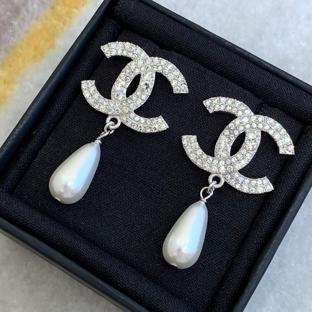 CHANEL Fashion Imitation Diamond Pearl Silver Needle Earrings