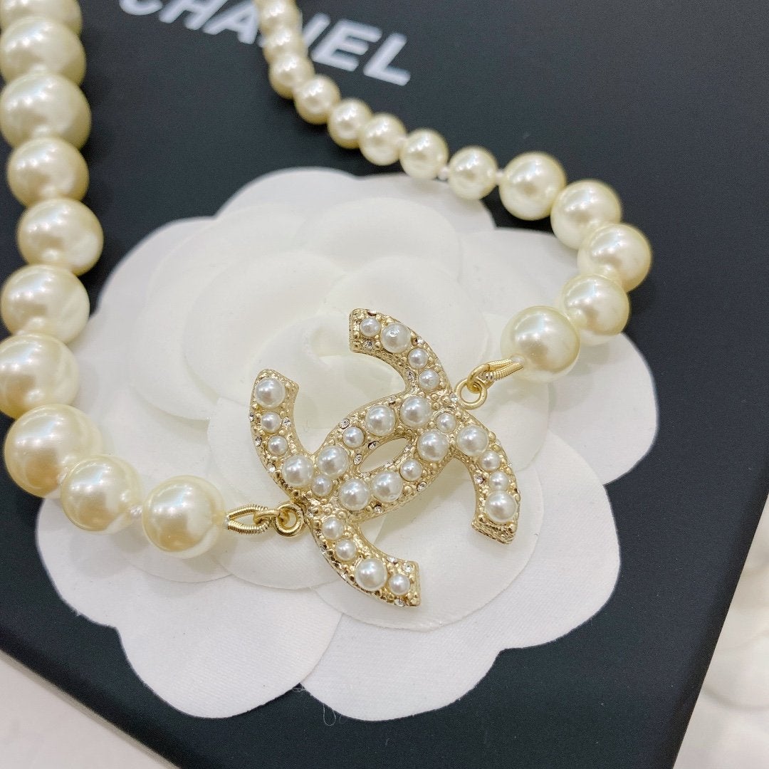 CHANEL Luxury Pearl Necklace