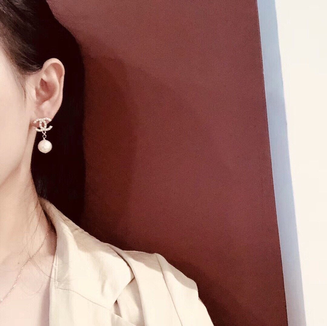 CHANEL Fashion Pearl Pendant Earrings