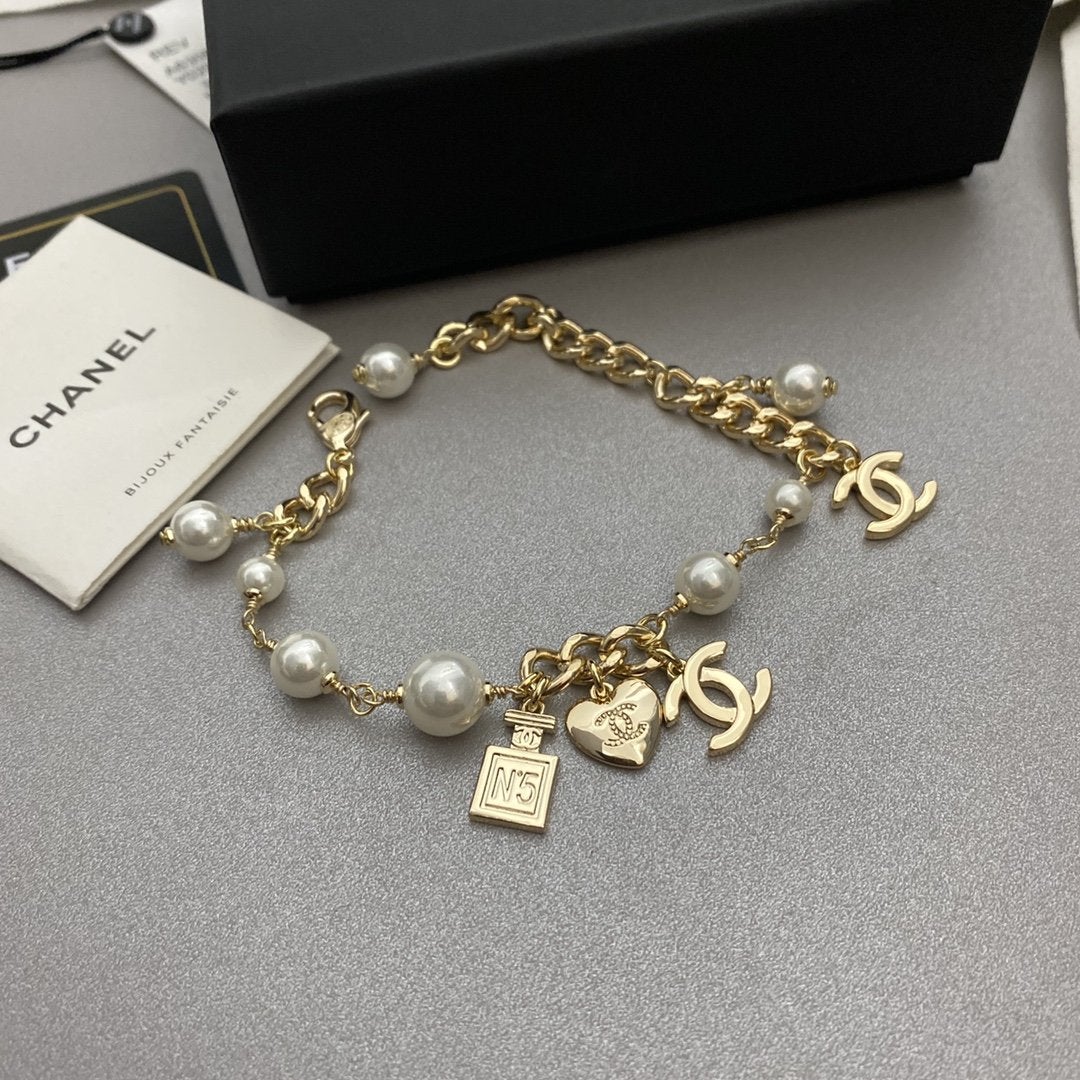 CHANEL Fashion Graphic Pearl Bracelet