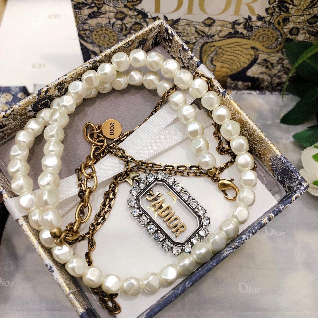 DIOR Fashion Pearl Rhinestone Nameplate Pendant Necklace