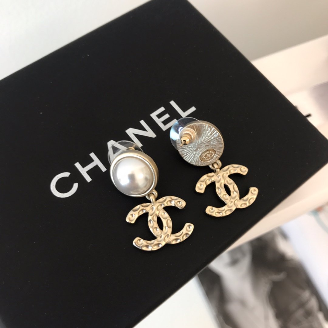 CHANEL Noble Pearl Earrings
