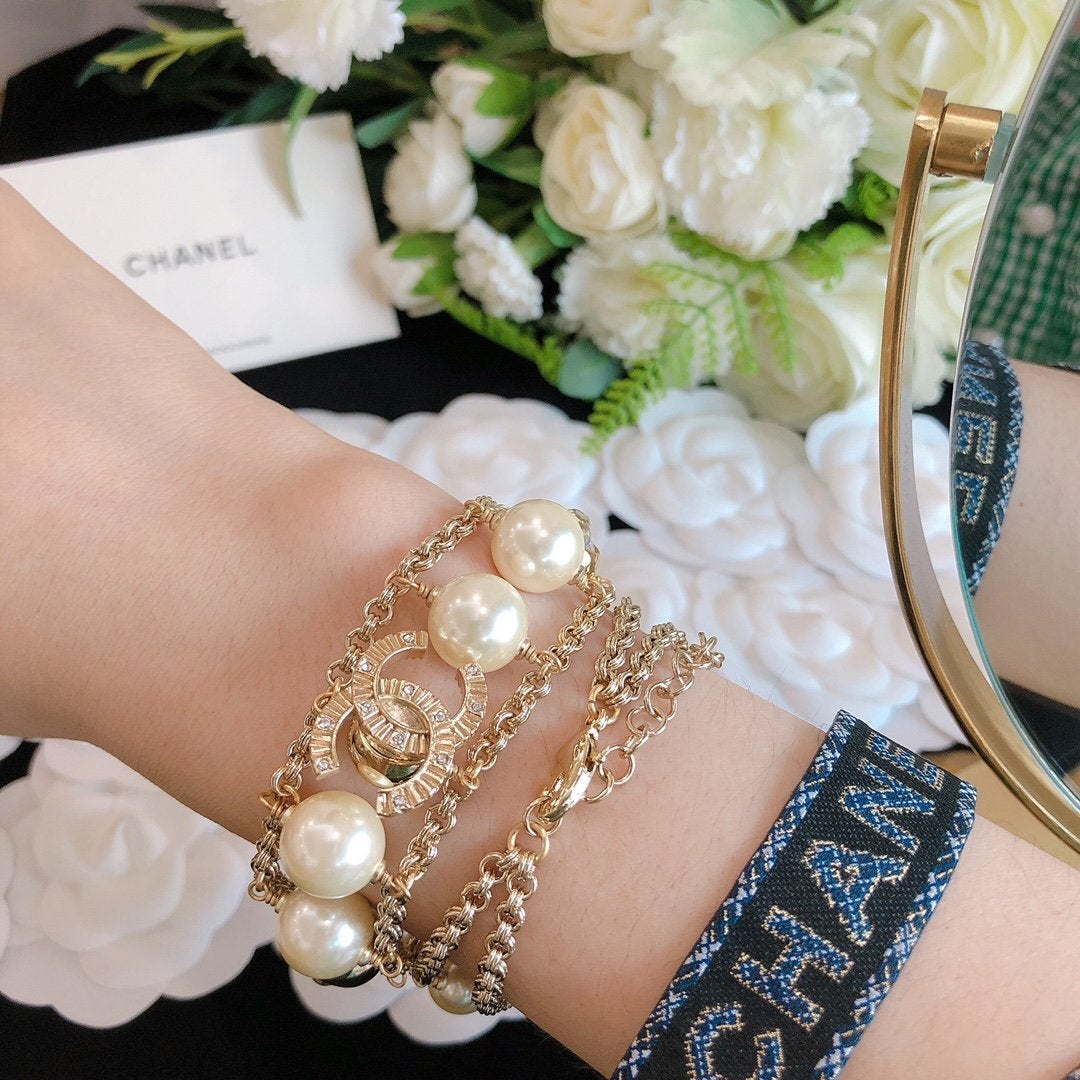 CHANEL Pearl Large Rhinestone Necklace