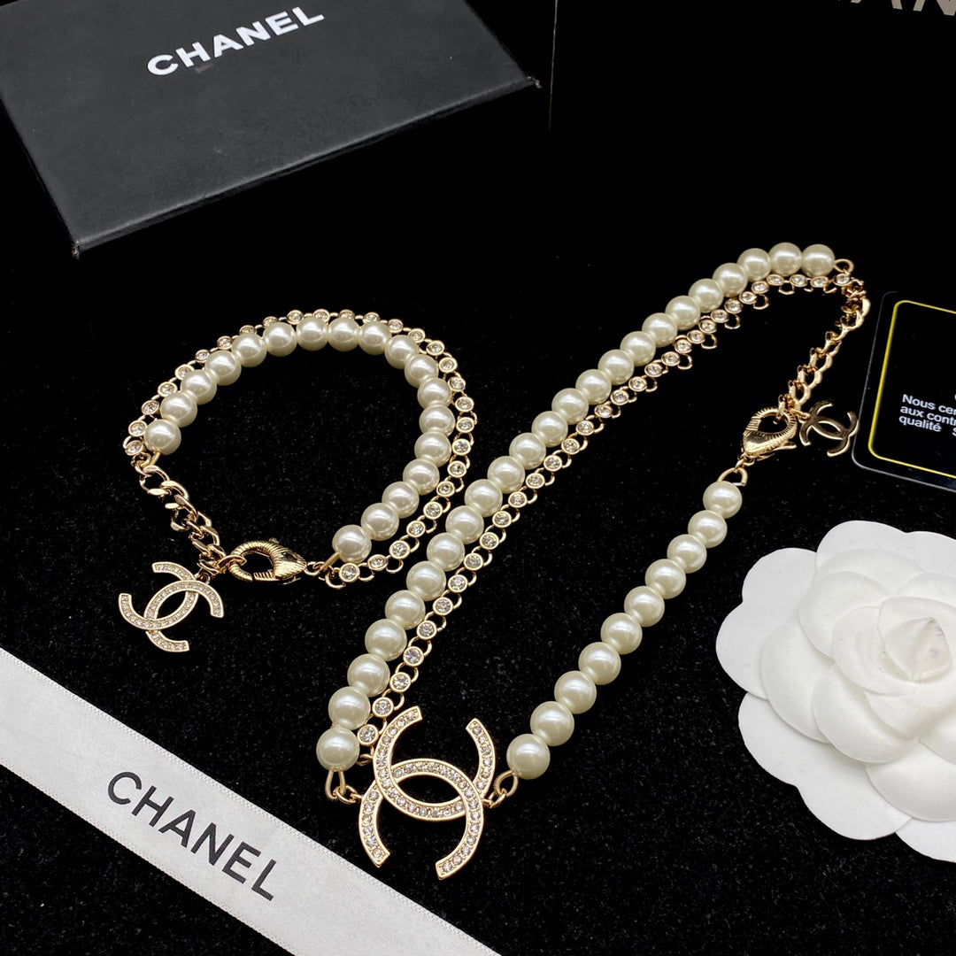 CHANEL Luxury pearl and diamond necklace + bracelet