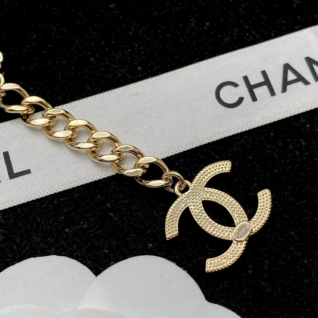 CHANEL Luxury pearl and diamond necklace + bracelet
