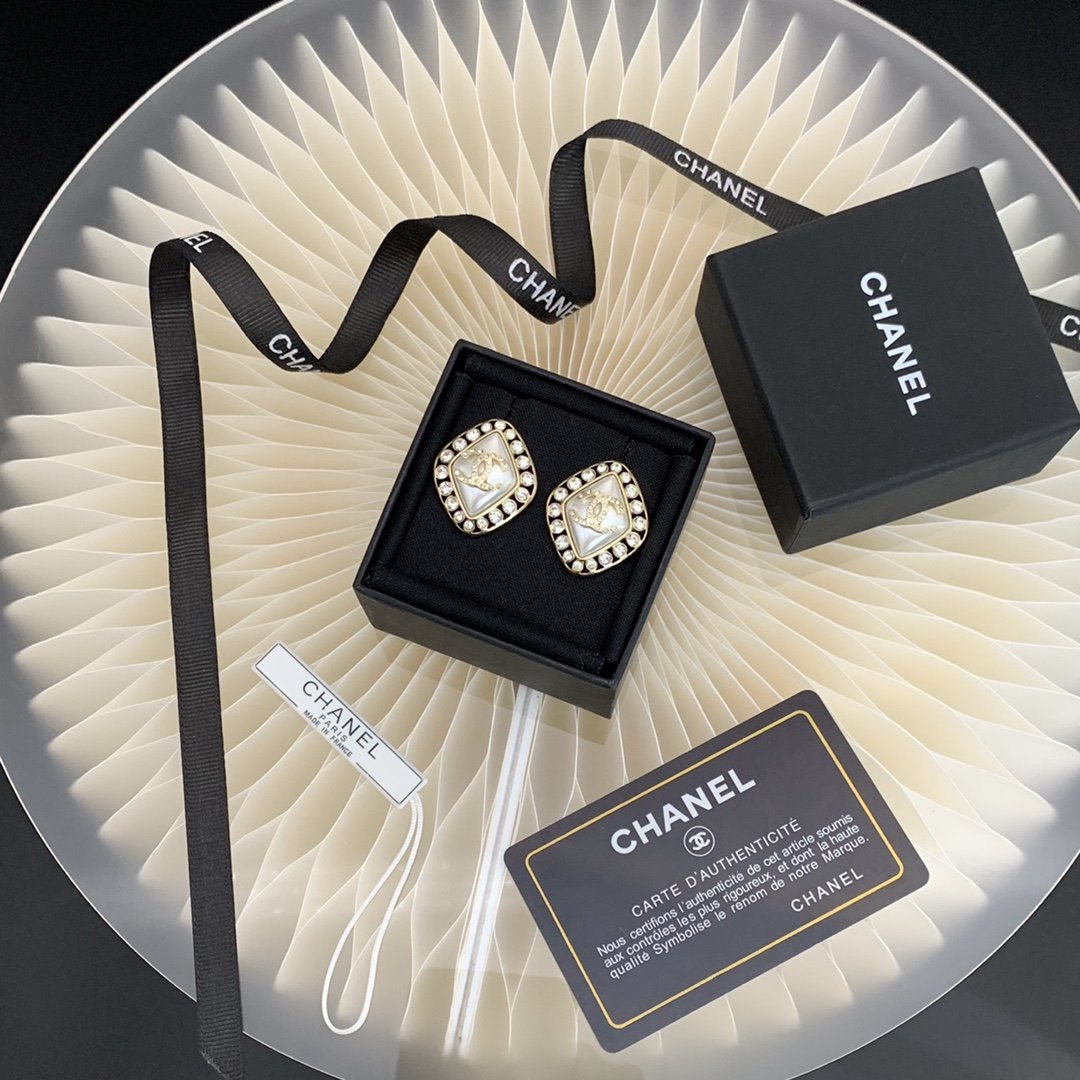 CHANEL Fashion Hollow Rhinestone Earrings