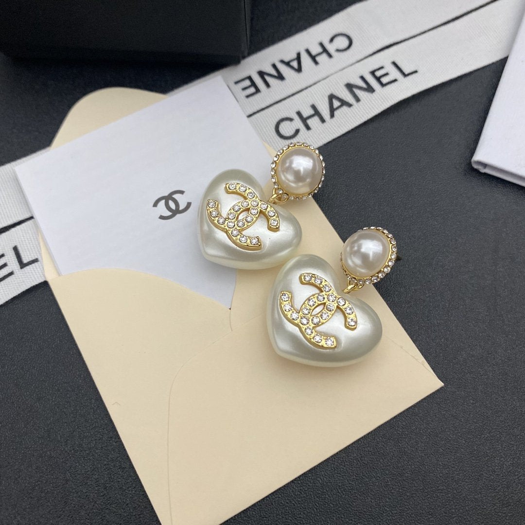 CHANEL Classic All-Match White Pearl Earrings