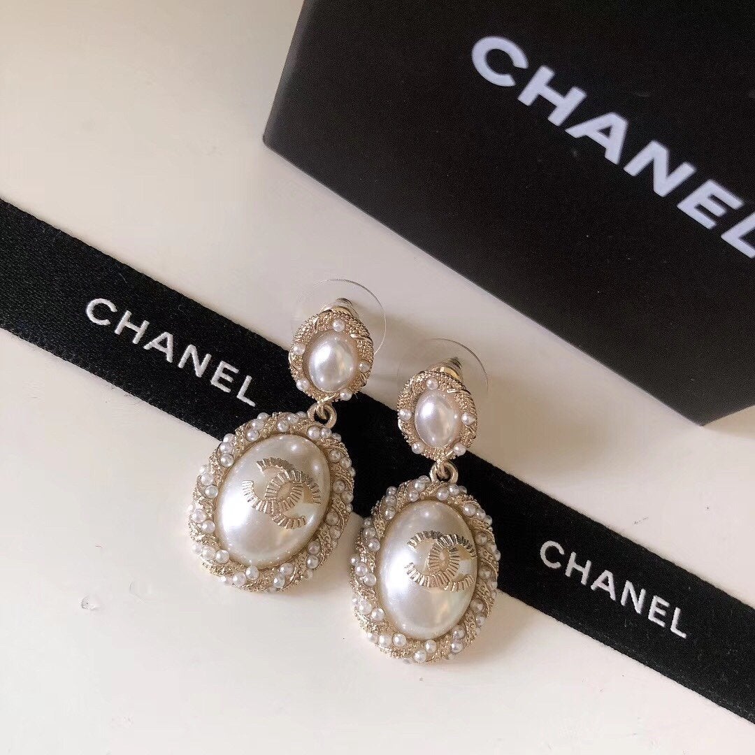 CHANEL Elegant Pearl Small Golden Egg Pendant Earrings