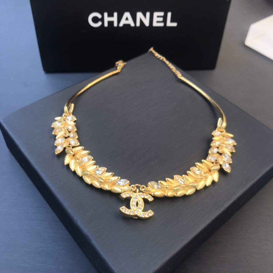 CHANEL Luxury Feather Crystal Necklace