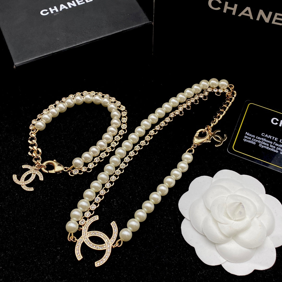 CHANEL Luxury pearl and diamond necklace + bracelet