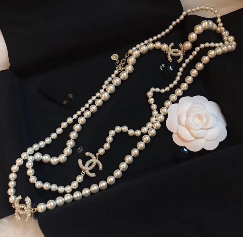 CHANEL Fashion irregular long pearl necklace