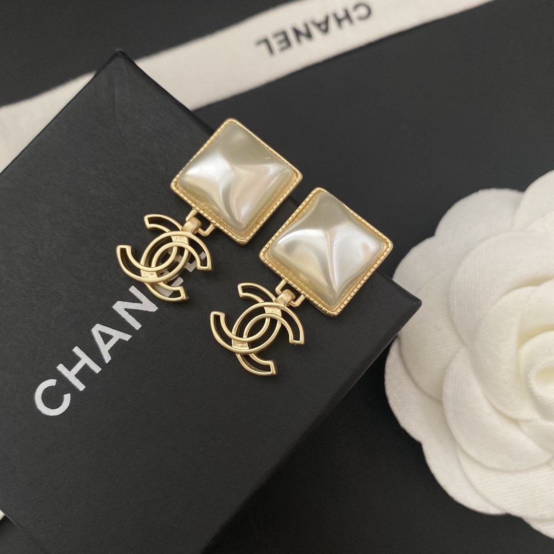CHANEL Luxury Irregular Hollow Pendant Earrings