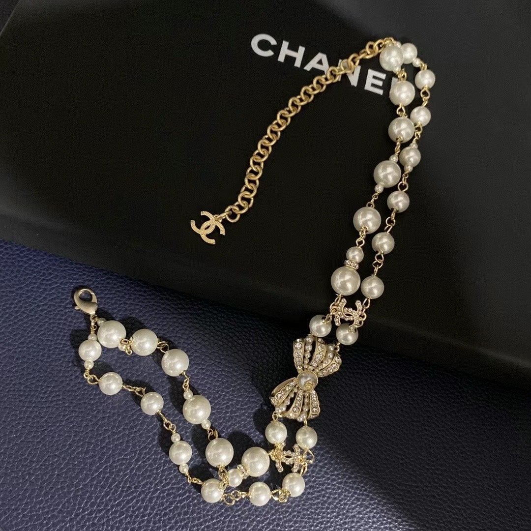 CHANEL Luxury Pearl Rhinestone Bow Necklace