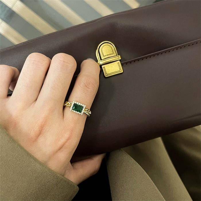 Retro Emerald Rhinestone Ring