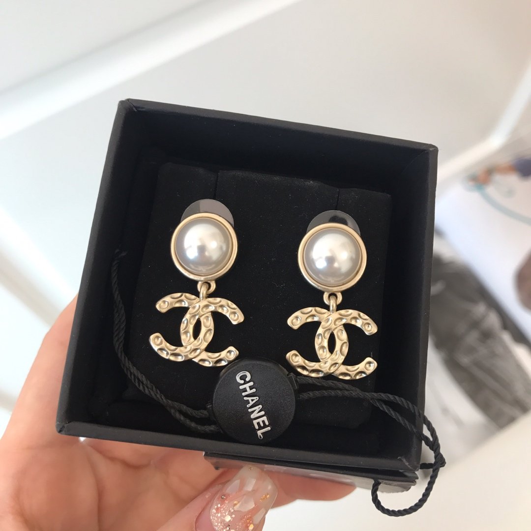 CHANEL Noble Pearl Earrings