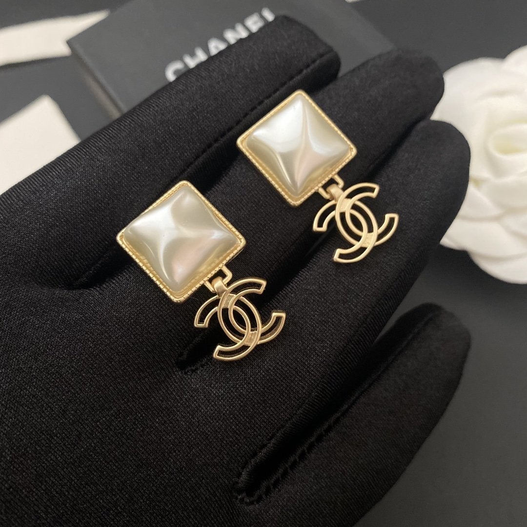 CHANEL Luxury Irregular Hollow Pendant Earrings