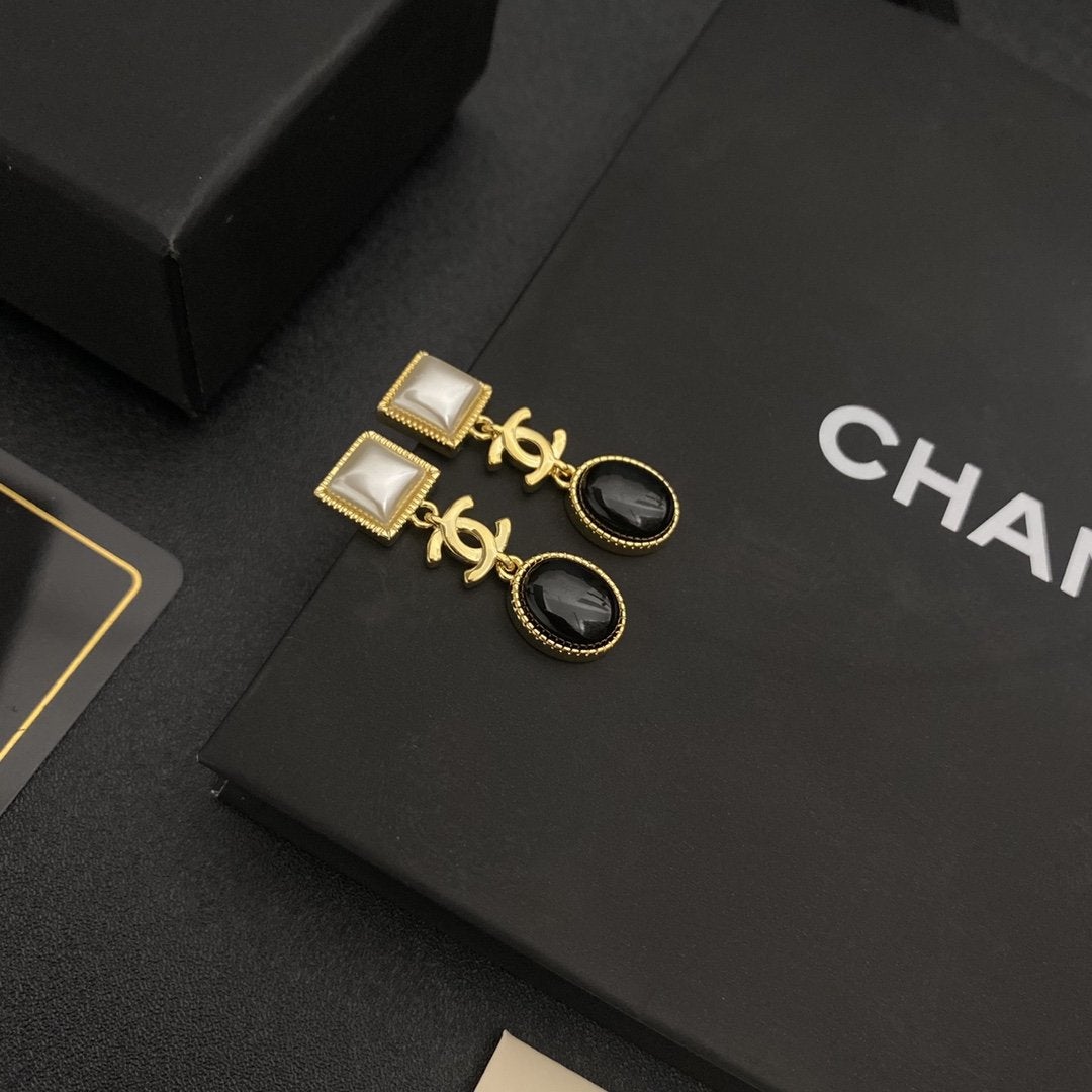 CHANEL Fashion Big Rhinestone Pendant Earrings