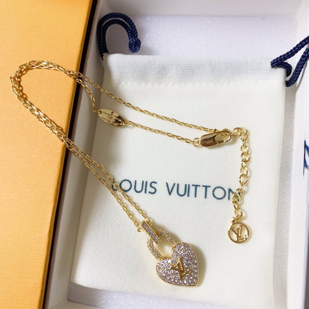 LV Elegant Crystal Heart Pendant Necklace