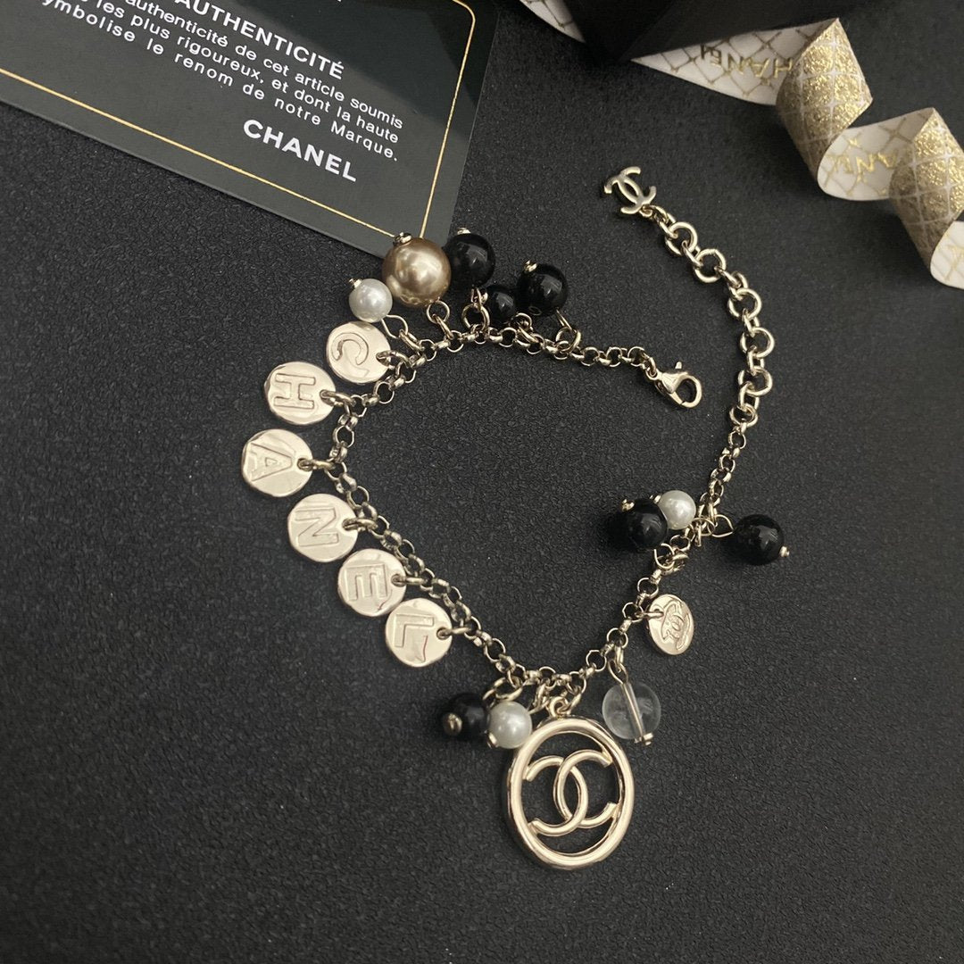 CHANEL Fancy irregular trend bracelet