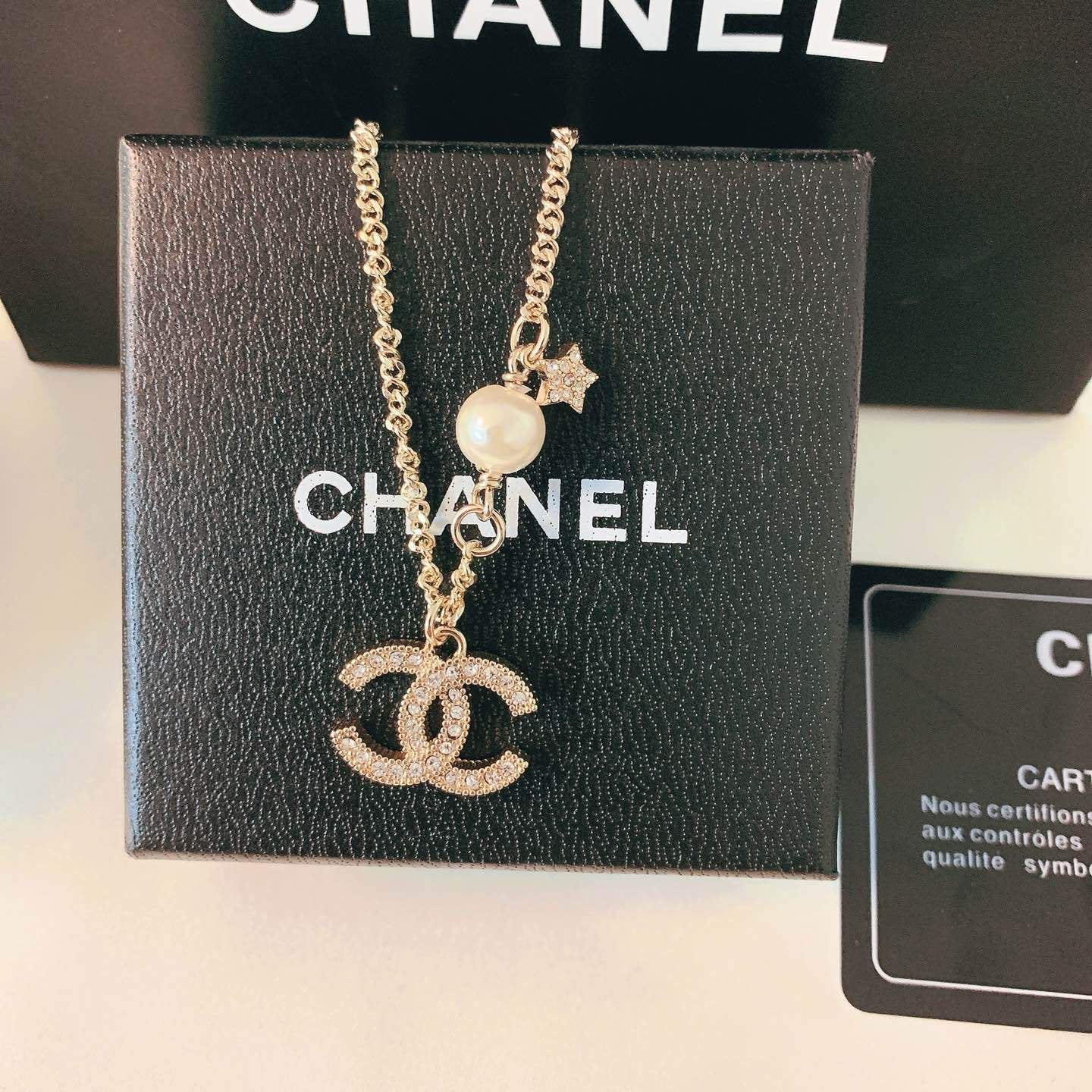 CHANEL New Hollow Rhinestone Pearl Necklace