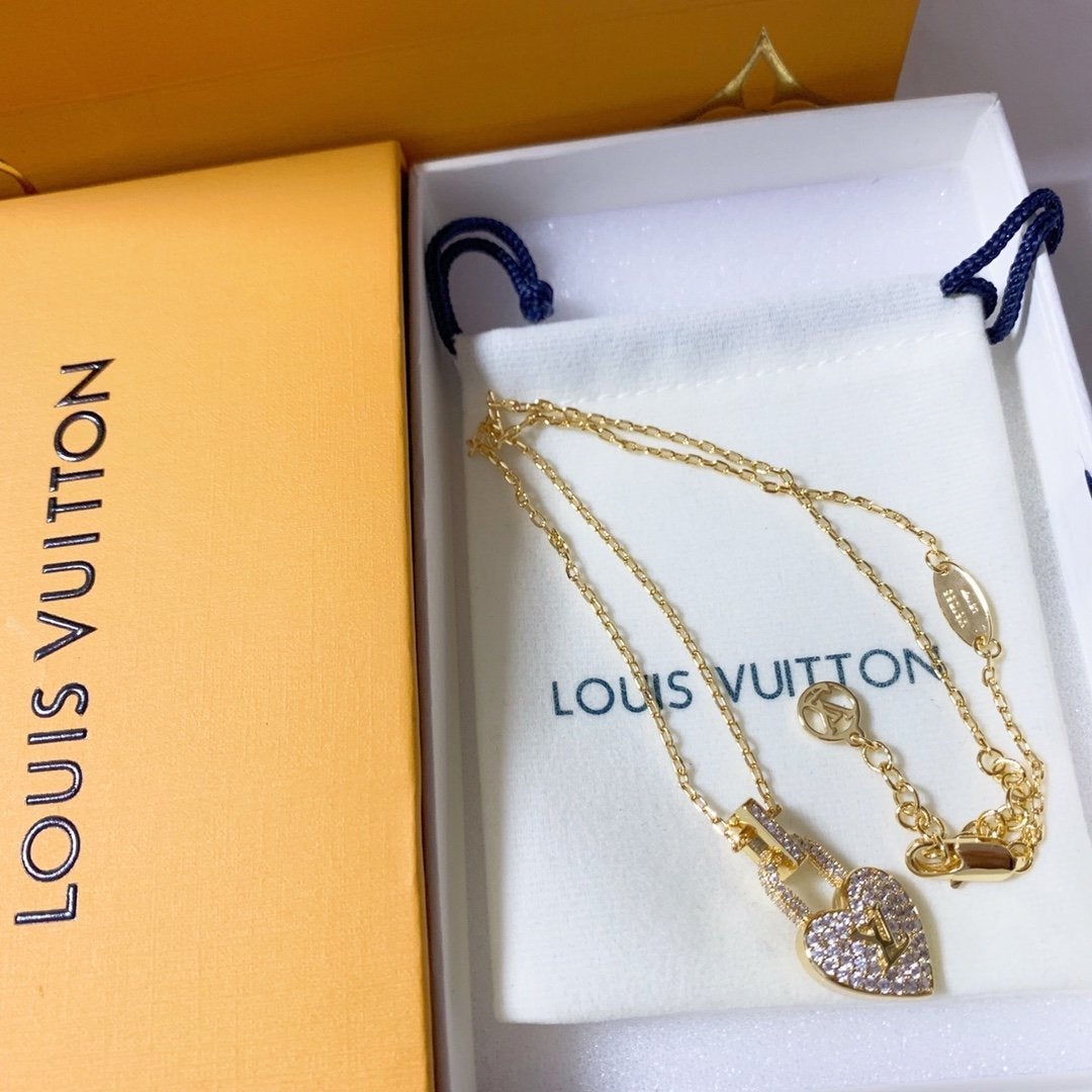 LV Elegant Crystal Heart Pendant Necklace