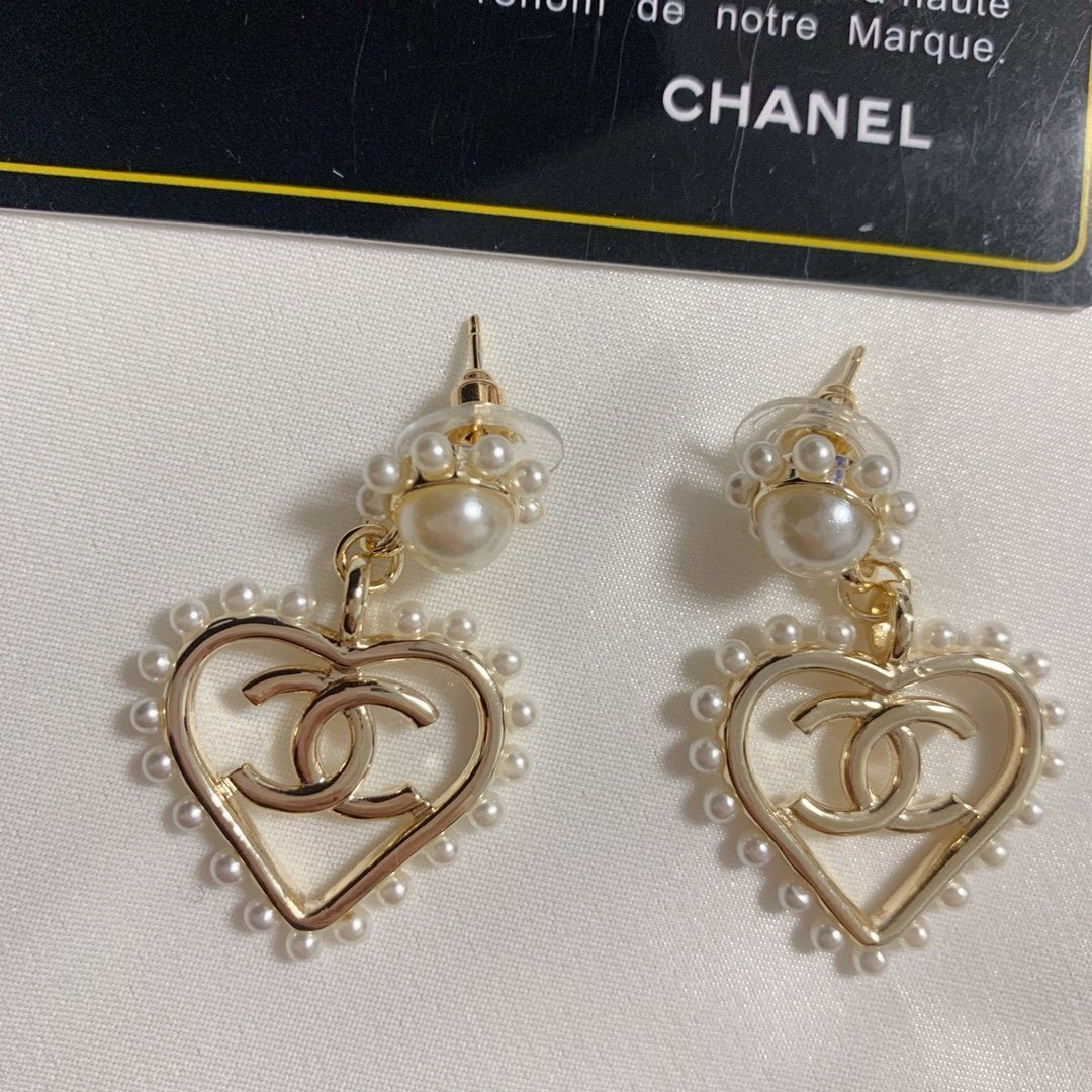 CHANEL Fashion Pearl Heart Pendant Earrings