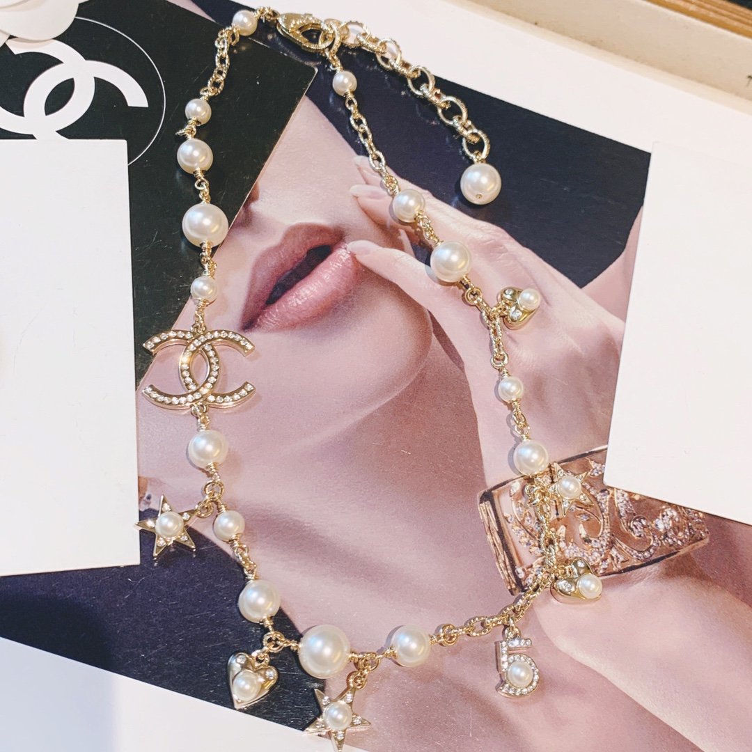 CHANEL Fashion multi-element necklace