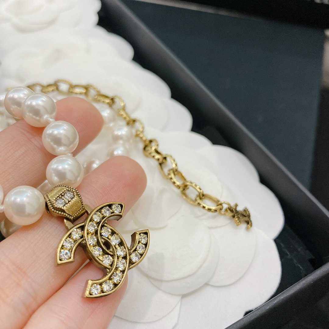 CHANEL Elegant Pearl Rhinestone Double C Pendant Necklace