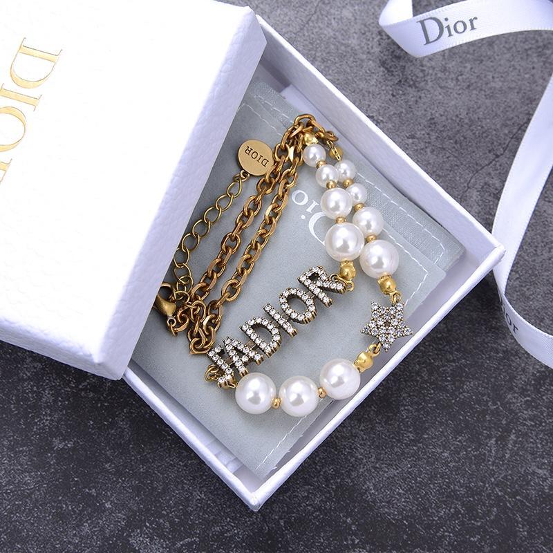 DIOR Elegant Pearl Rhinestone Star Pendant Necklace