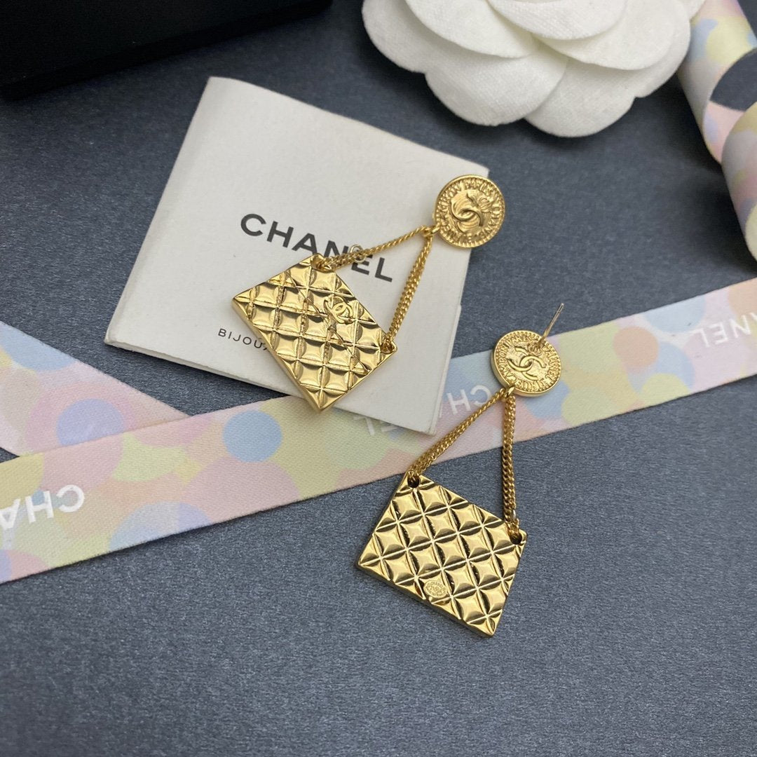 CHANEL Fashion bag pendant earrings