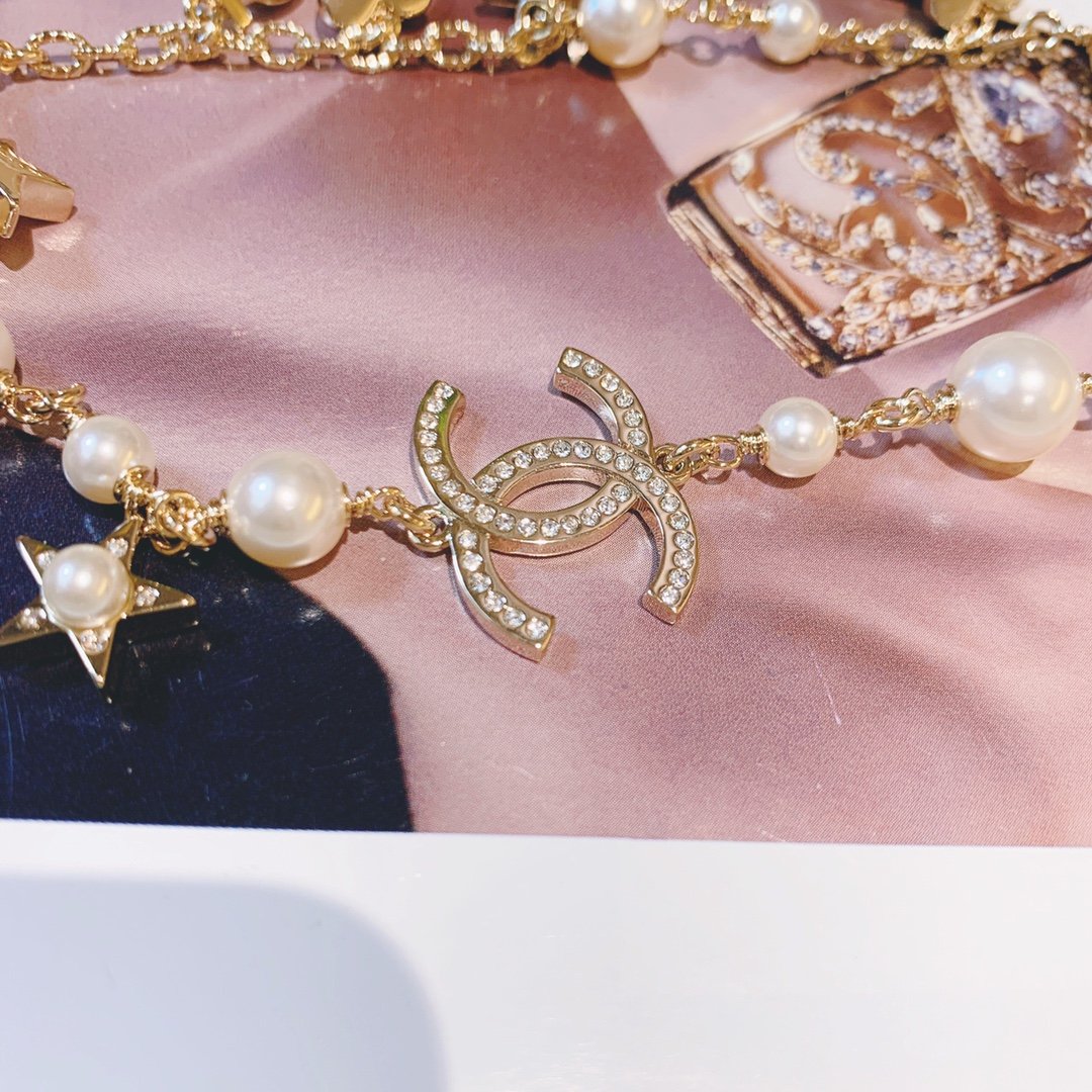 CHANEL Fashion multi-element necklace