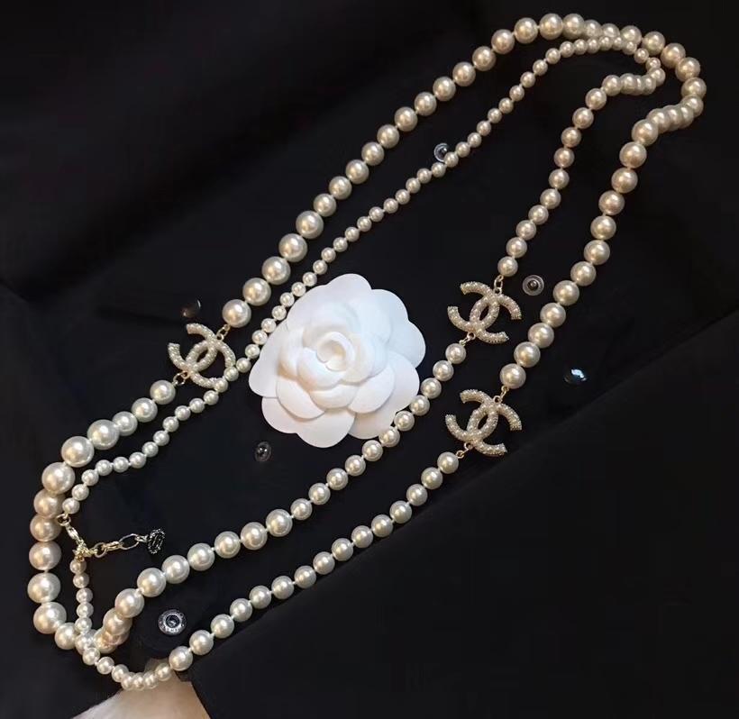 CHANEL Fashion irregular long pearl necklace