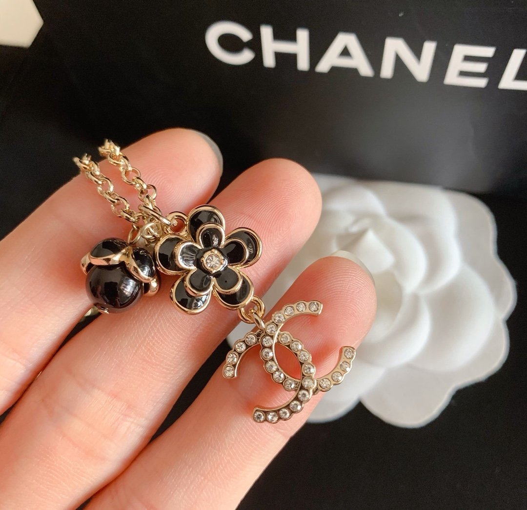 CHANEL Elegant Camellia Pendant Necklace