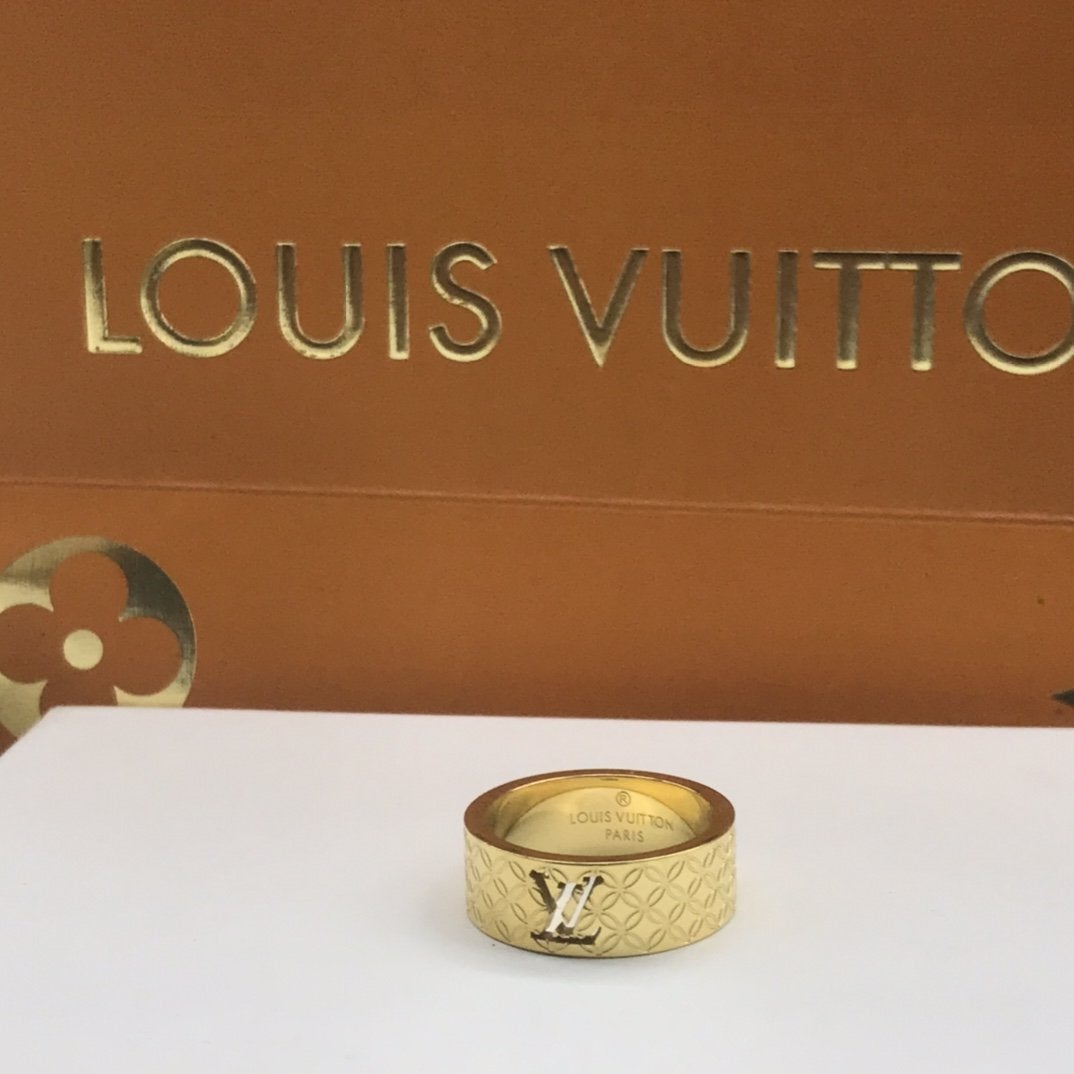 LV Fashionable hollow carved ring