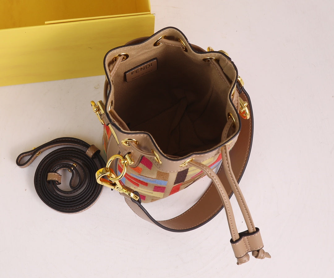 Seasonal hot models - mini bucket bag