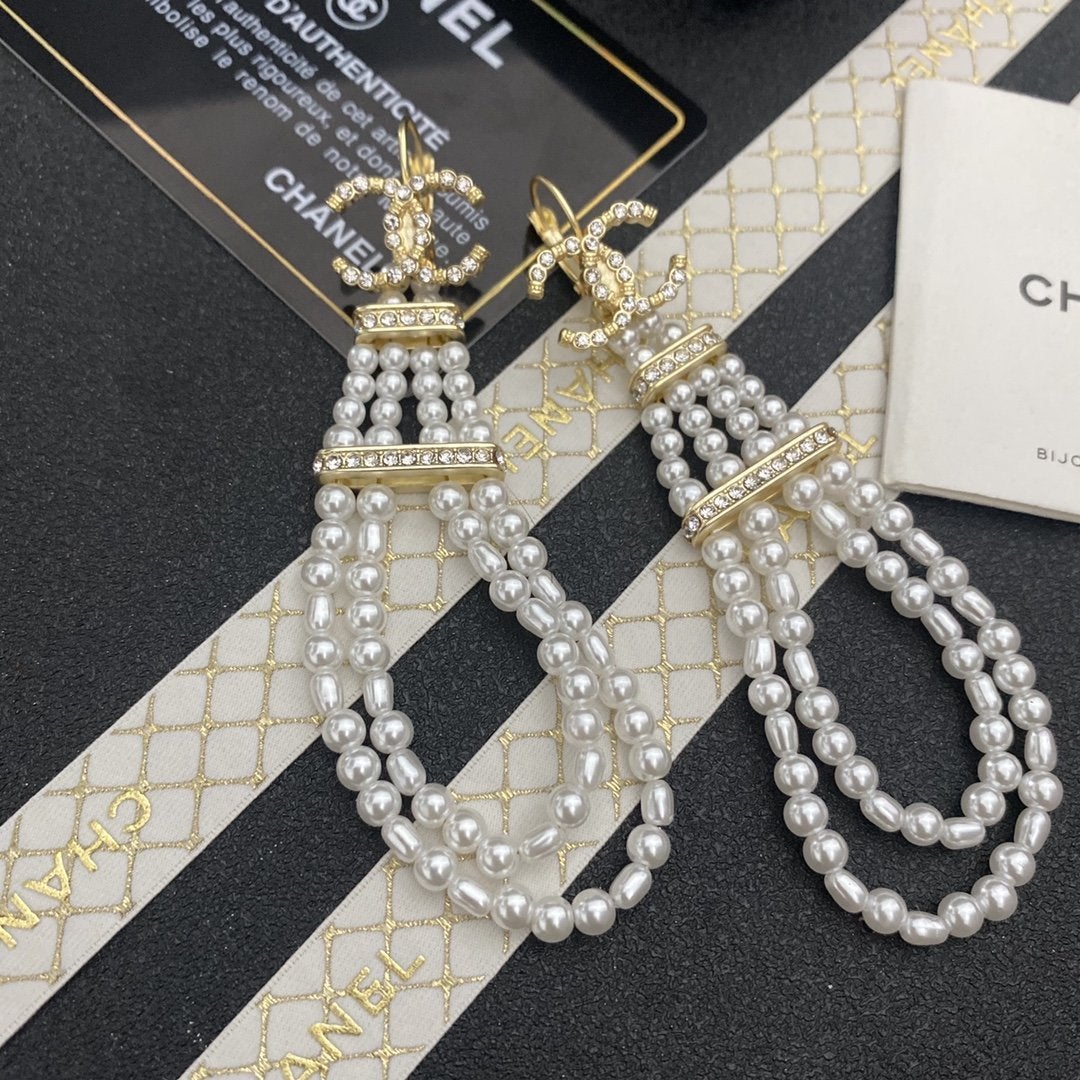 CHANEL Fashion double-layer pearl earrings