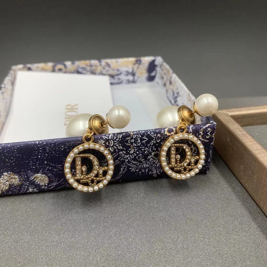 DIOR Vintage letter pearl earrings