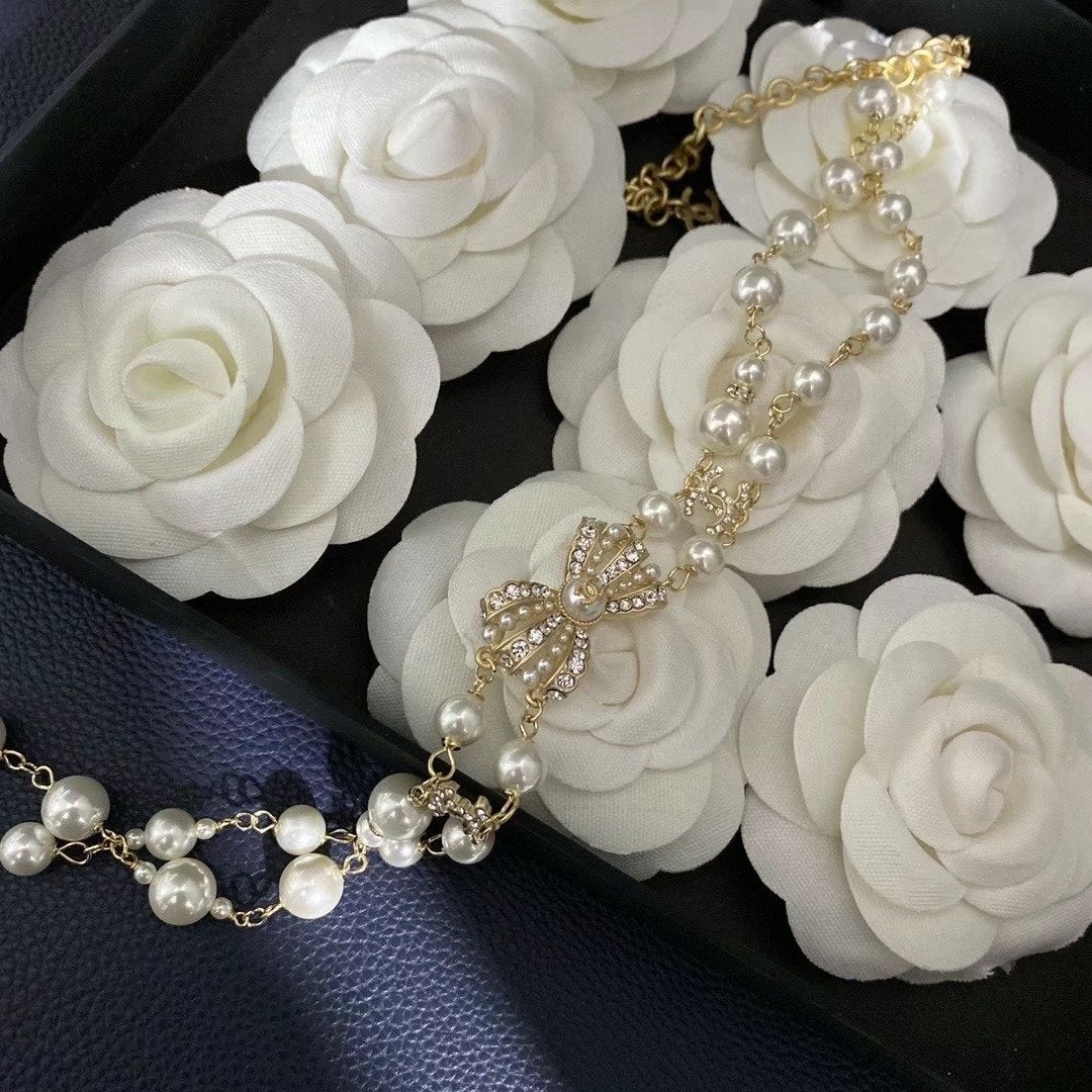 CHANEL Luxury Pearl Rhinestone Bow Necklace