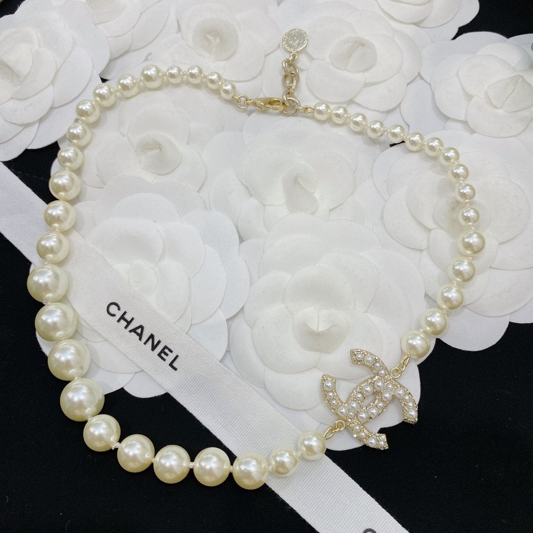 CHANEL Luxury Pearl Necklace
