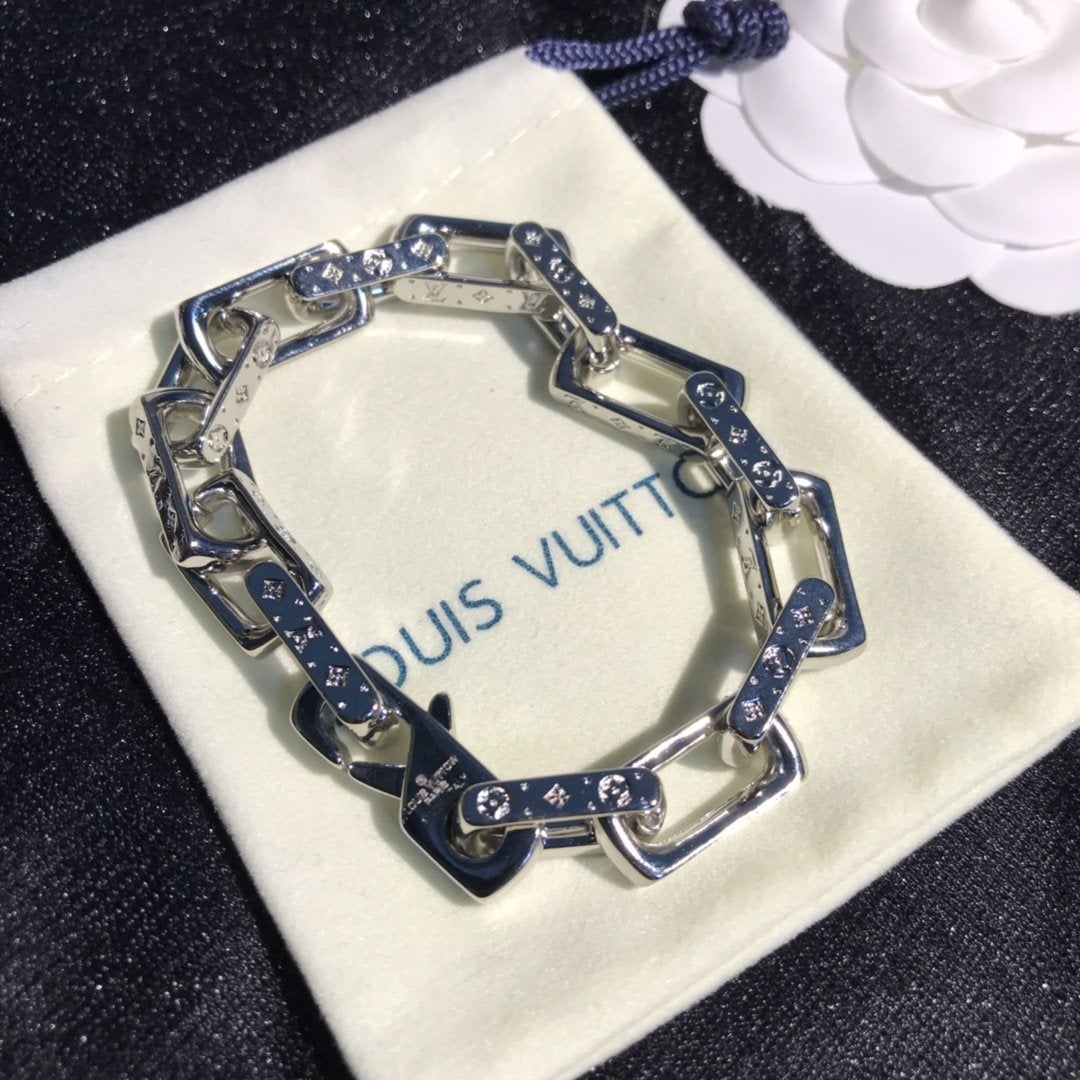 LV Fashion rectangular hollow bracelet