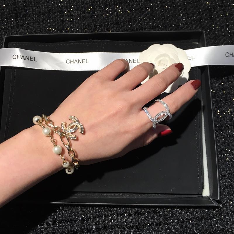 CHANEL Fashion Pearl Crystal Bracelet