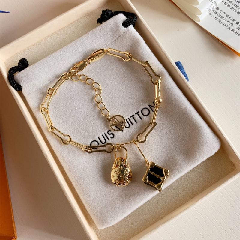 LV Fashion Engraved Pendant Bracelet