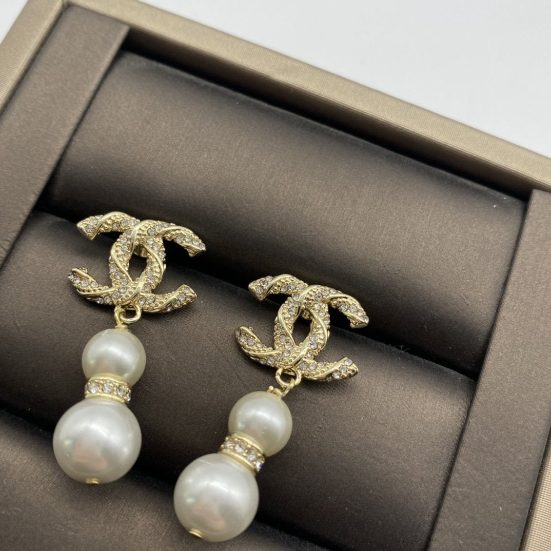 CHANEL Fashion gourd pendant earrings