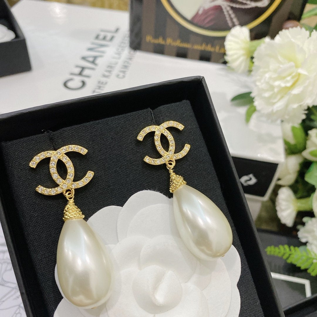 CHANEL Luxury Large Pearl Pendant Earrings