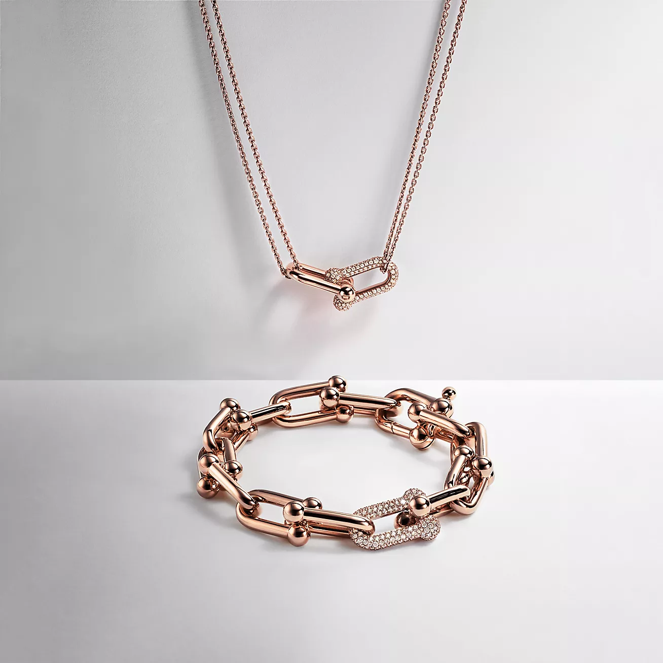 Double Link Pendant in rose gold with diamonds