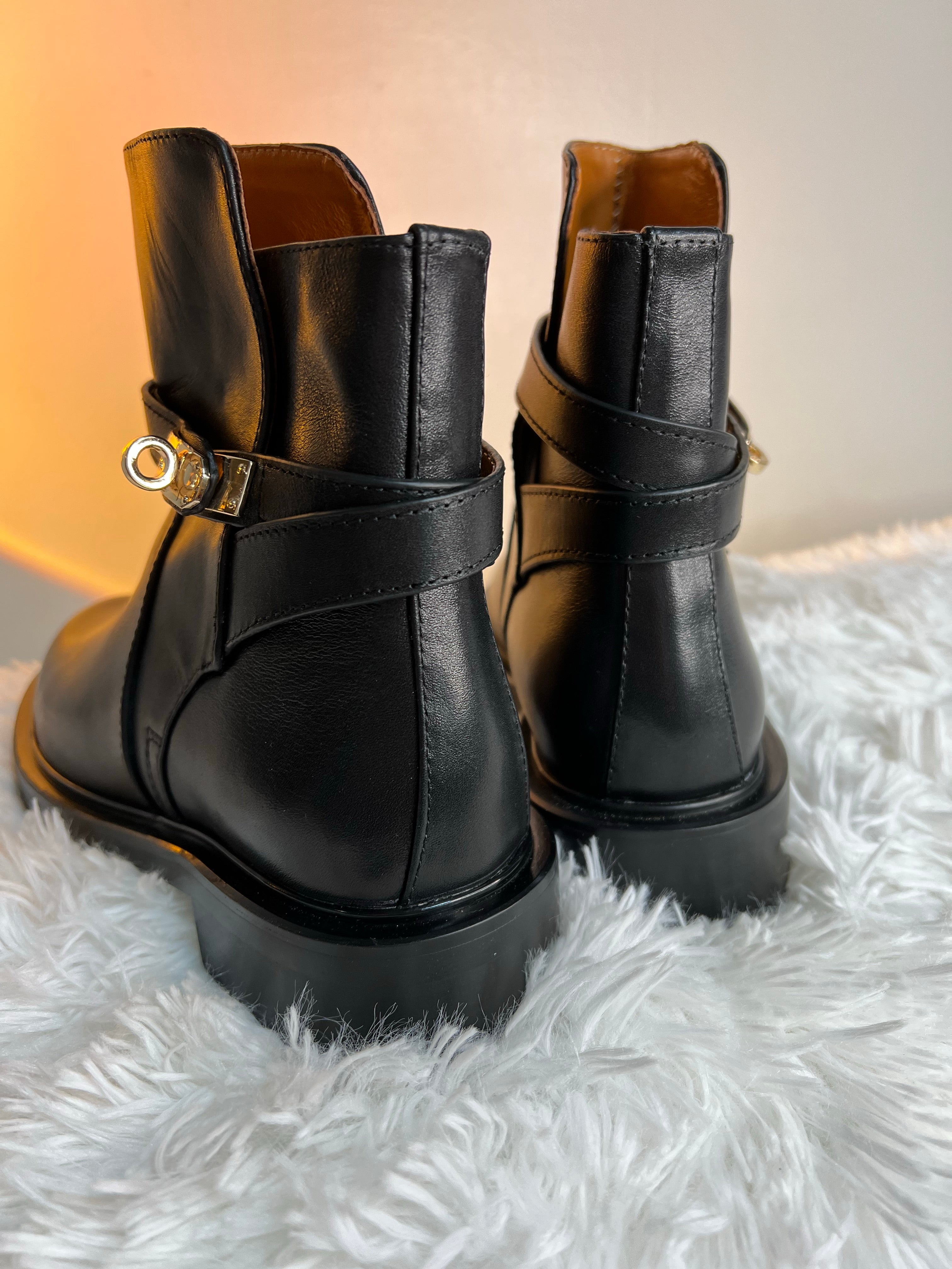 [TOP] HRMES Veo Ankle Boots - Black & GHW - Hermes
