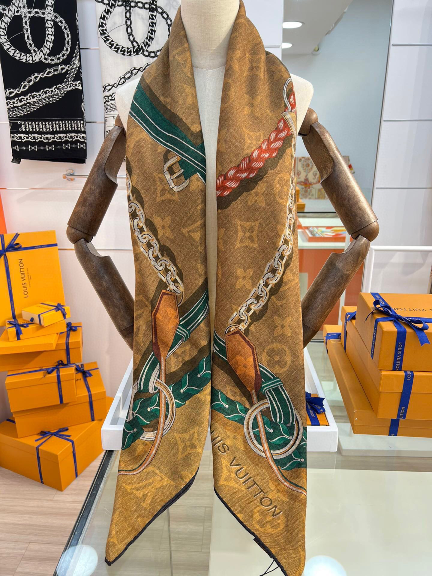 [TOP] L&V Double Face Scarf 140cm square - LV Louis Vuitton